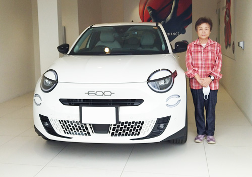 フィアット 600 HYBRID ラプリマ
